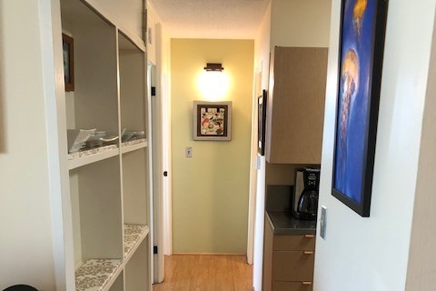 Hallway to kitchen, bedrooms, full bath - 225 Ka?iulani Ave