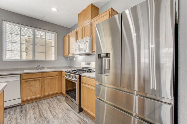 Building Photo - 3909 Sweet Pine St