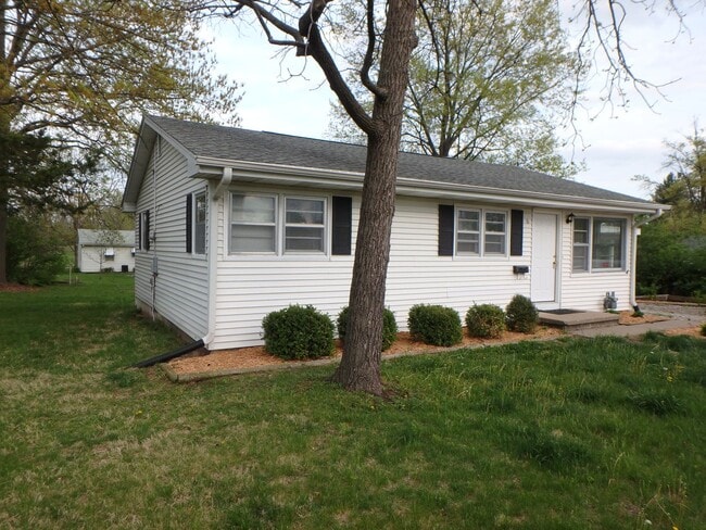 Building Photo - Adorable 3 Bedroom Home!
