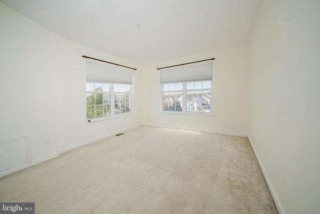 Building Photo - 714 Kirkcaldy Wy