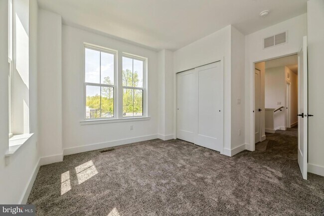 Building Photo - 2107 Donatello Dr