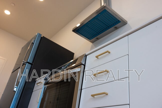 Building Photo - 500 16th St