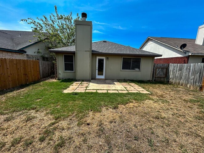 Building Photo - 305 N Heatherwilde Blvd