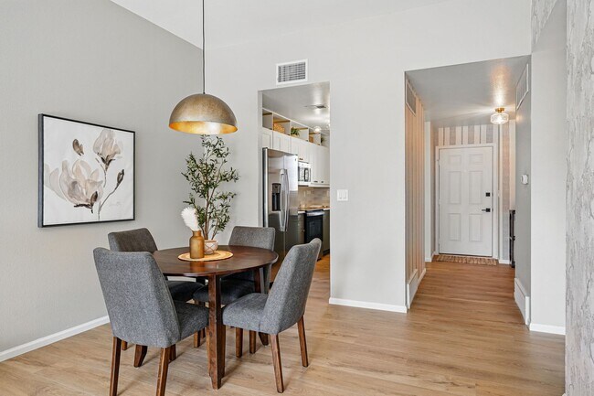 Building Photo - Sunny 2-Bed, 2-Bath Condo in Boulder’s Kin...