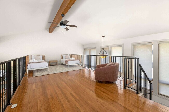 Building Photo - 515 NW D St