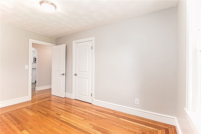 Building Photo - 76 Crossland Rd