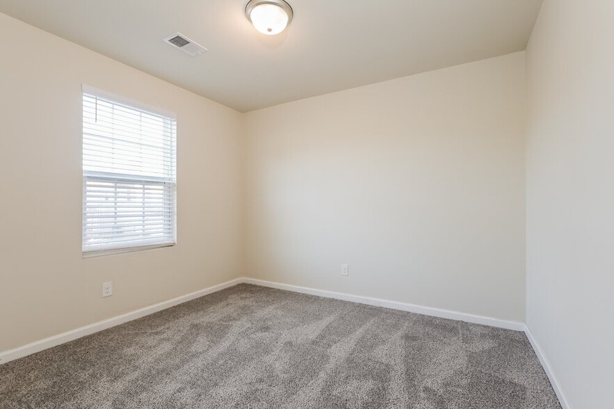 Building Photo - 12026 Quail Dr