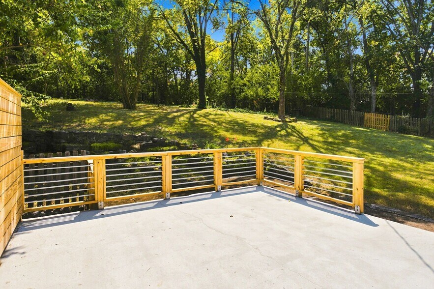 Building Photo - 5713 Vine Ridge Dr