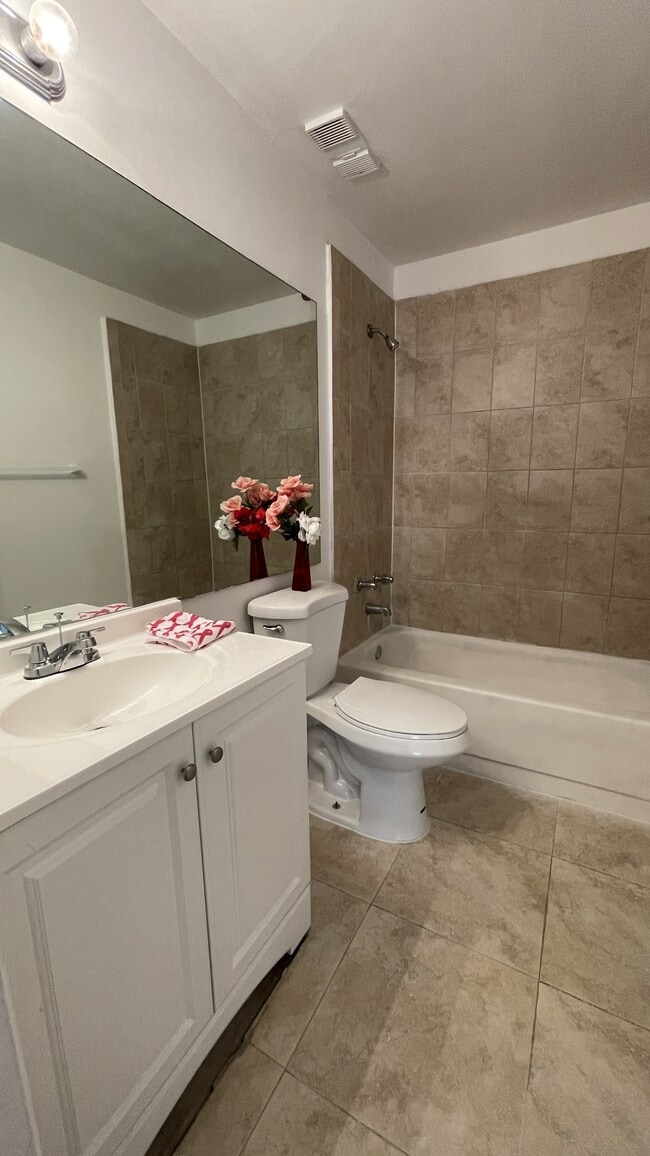 Building Photo - 661 Cypress Lake Blvd