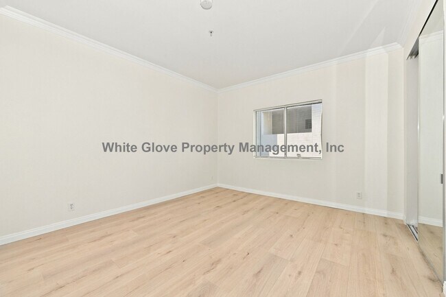 Building Photo - 3947 Carpenter Ave