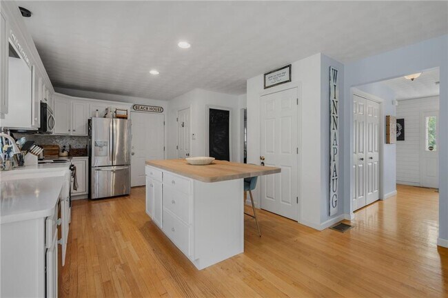 Building Photo - 133 Winnapaug Rd