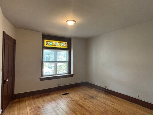 Building Photo - 375 Erie St