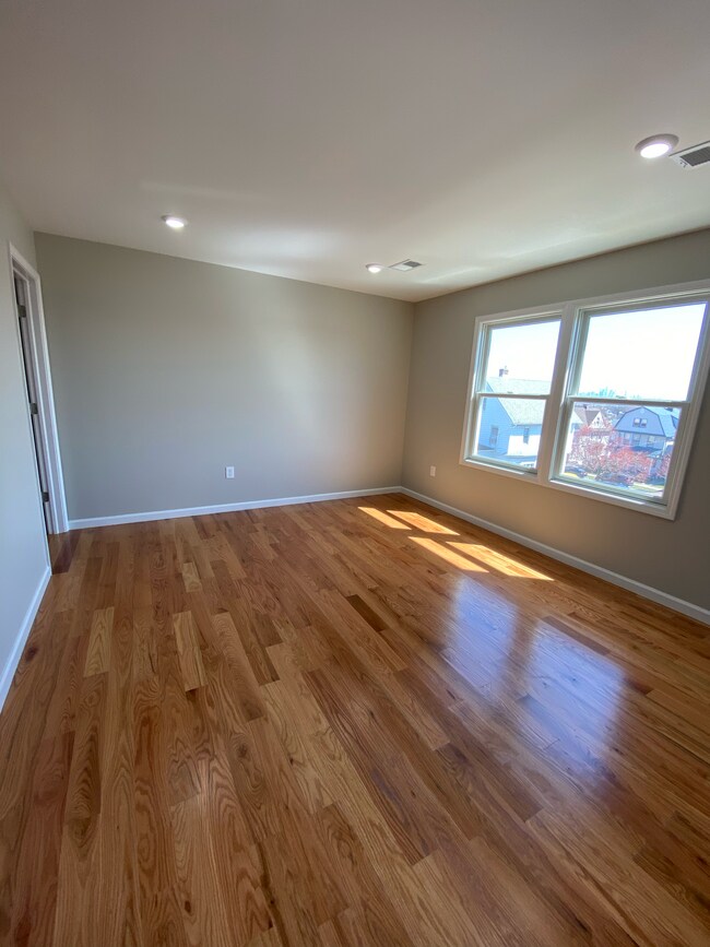 Building Photo - 464 Chestnut St