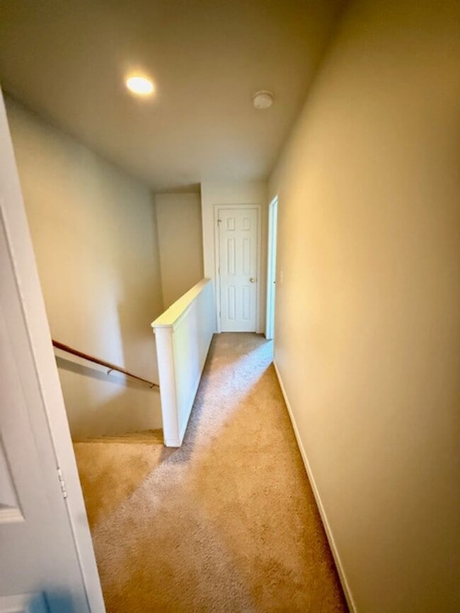 Building Photo - 3 Bedroom, 2.5 Bathroom Townhouse; Short Drive to MSU Campus