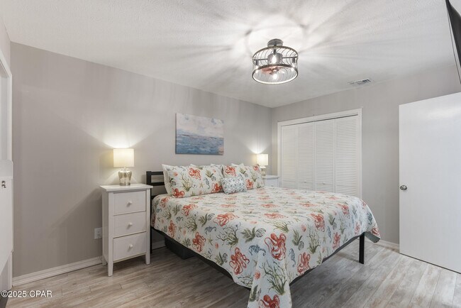 Building Photo - 164 Robin Ln