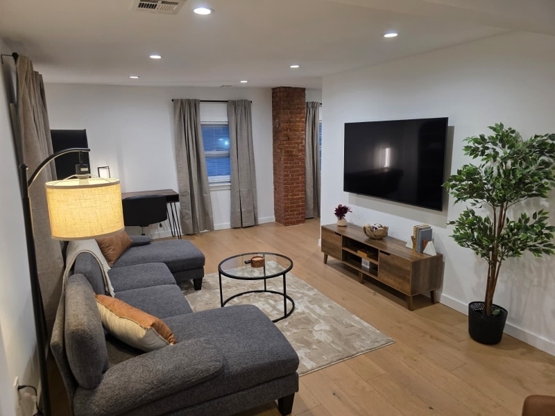 Building Photo - 3038 S Wood Ave