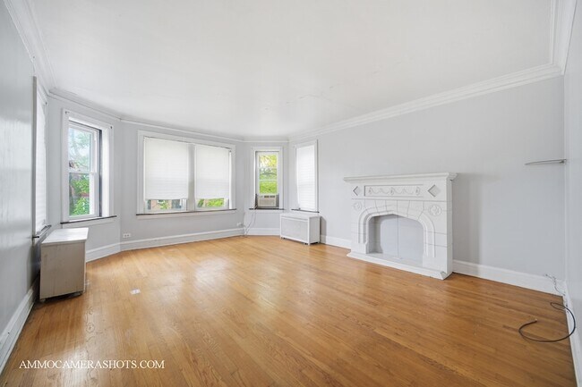 Building Photo - 2045 W Farragut Ave