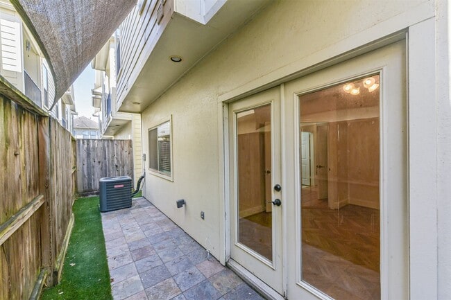 Building Photo - 340 Cage St