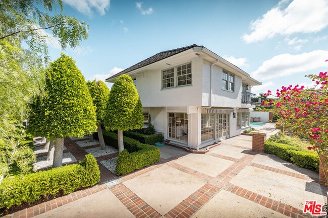 Building Photo - 2627 Wallingford Dr