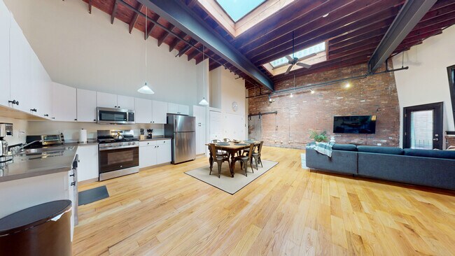 Building Photo - 19 Stanhope St