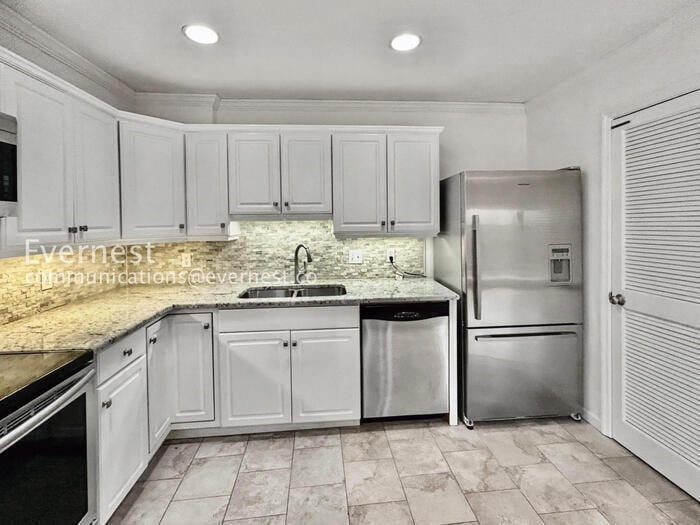 Building Photo - 438 The North Chace