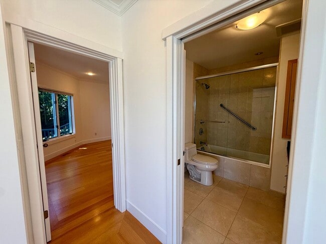 Building Photo - 51 Via Los Altos