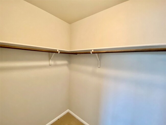 Building Photo - 516 E Slaughter Ln