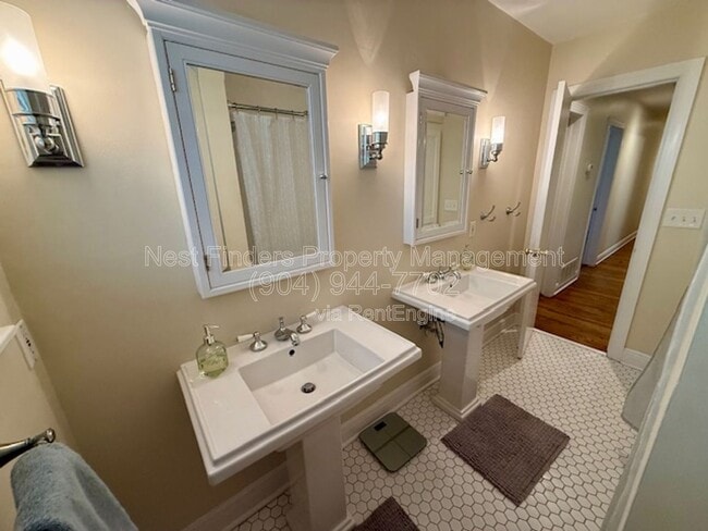 Building Photo - 7104 Catalonia Ave