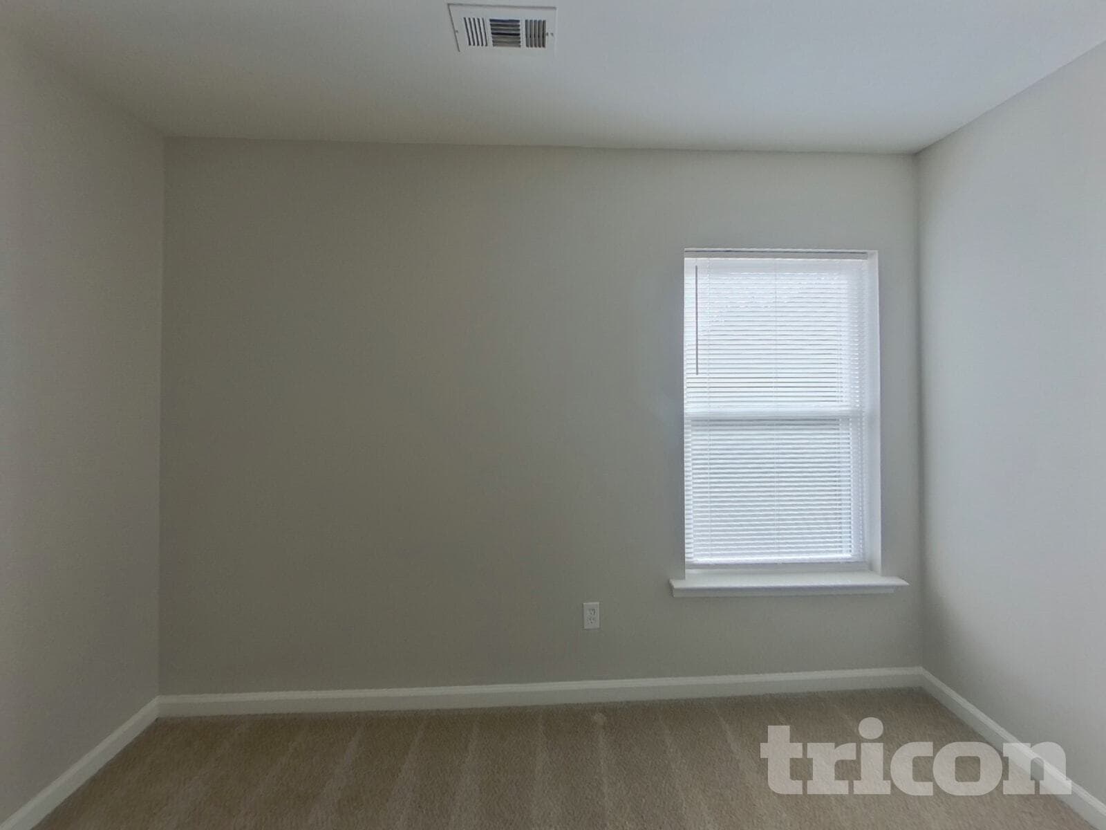 Building Photo - 11019 Kinnairds St