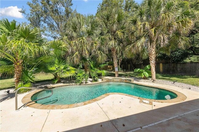 Building Photo - 8860 Dawes Point Dr