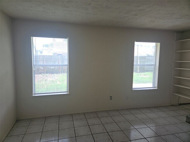 Building Photo - 18539 Lippizaner Dr