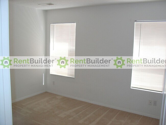 Building Photo - Rent this home before November Ends and get $300 off your 3rd month's rent!!!