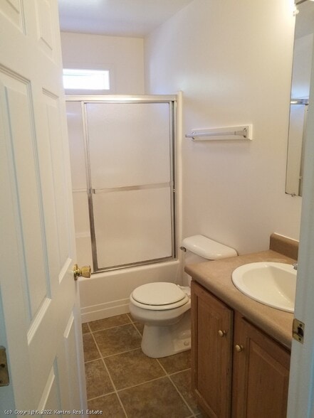 Bath - 237 Green Ave