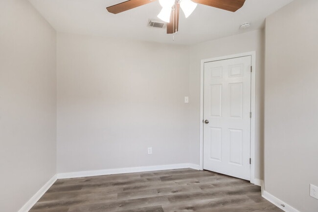 Building Photo - 28923 Village Creek Loop