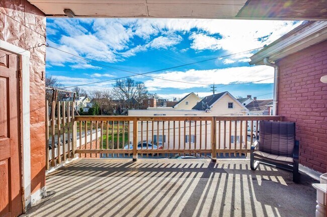 Building Photo - 124-2 East Ave