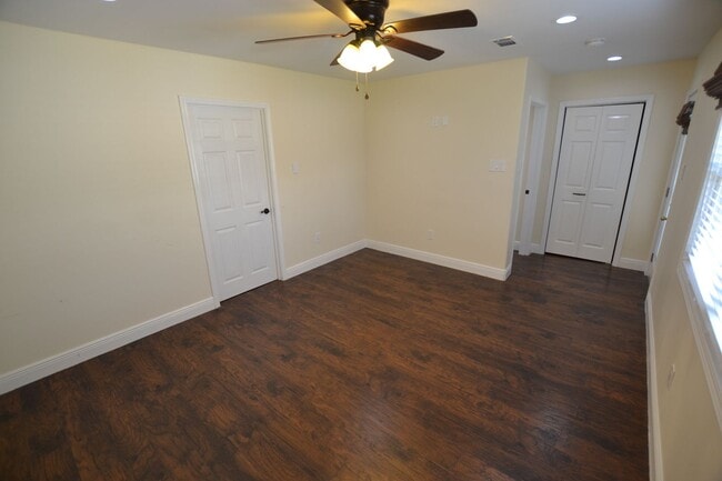 Building Photo - Newly remodeled, 3 bedroom, 2 bath home near Southern University loaded with amenities!