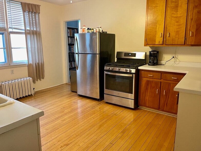 Kitchen - 316 S Grove Ave
