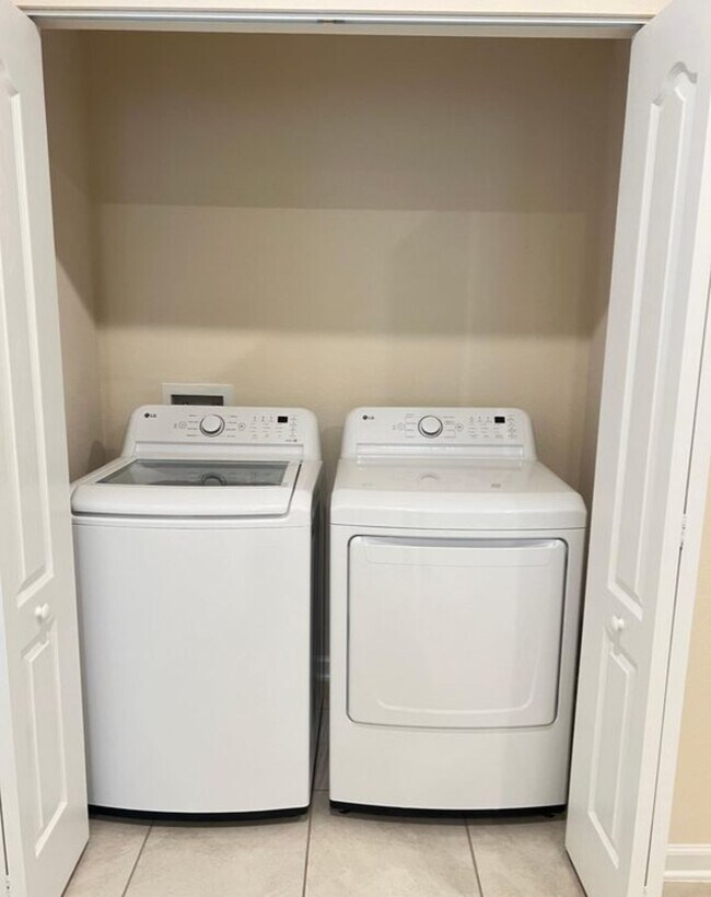 Building Photo - 131 Pomona Wy