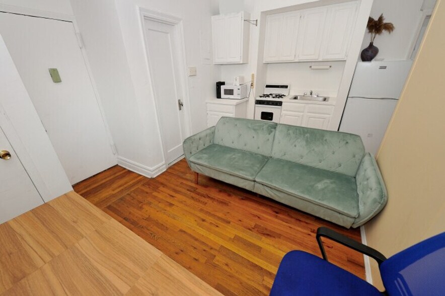 Building Photo - 649 9th Ave