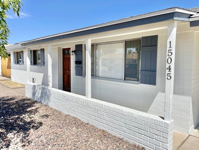 Building Photo - Beautiful 3 Bedroom 2 Bath Great in Phoeni...