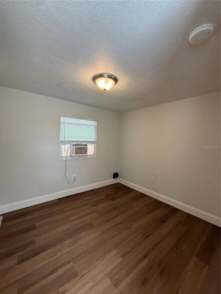 Building Photo - 37412 Carringer Rd