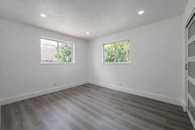 Building Photo - 2807 Reo Ln