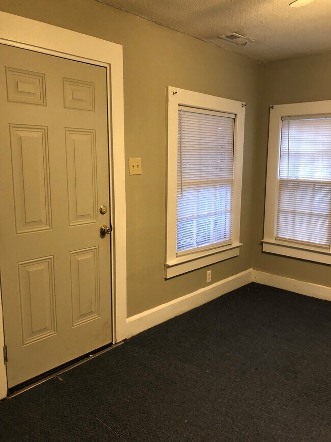 Building Photo - 716 Lucas St