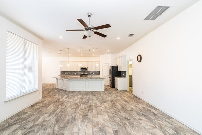 Building Photo - 9610 Kline Ave