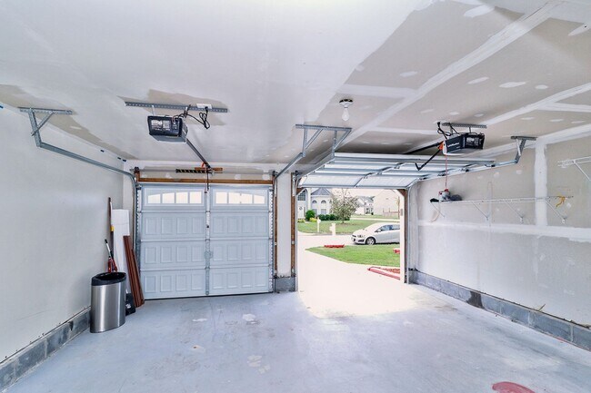 Building Photo - Beautiful 5 bedroom home in Grassfield Area of Chesapeake, VA