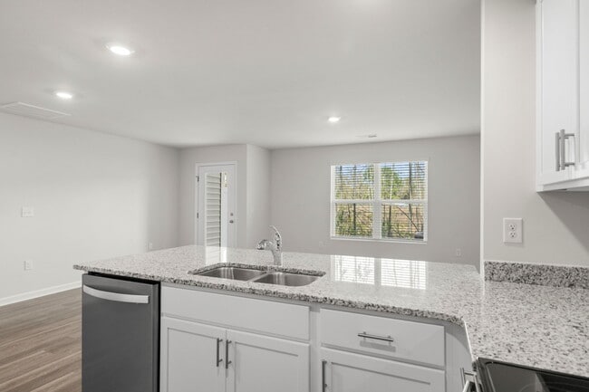 Building Photo - 608 Rd