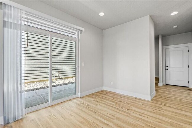 Building Photo - Perfectly designed 5-bedroom, 3-bath single family home