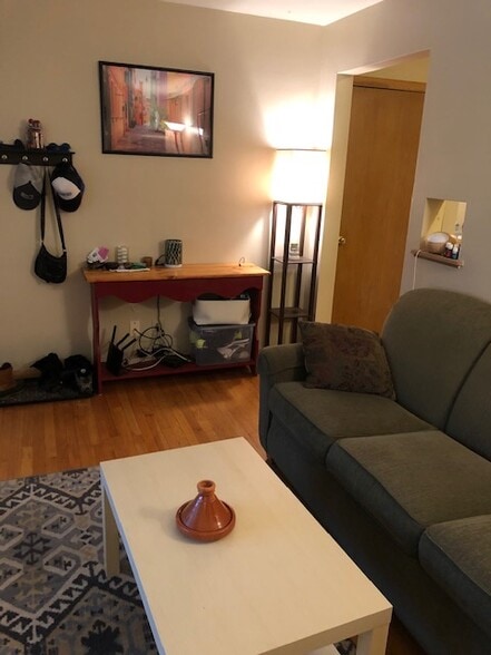 Building Photo - 321 Kedzie St