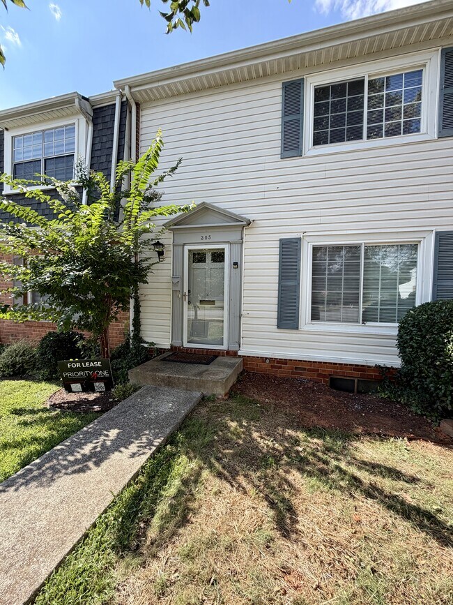 Building Photo - 305 W Cadbury Dr