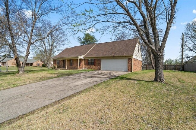 Building Photo - 676 Hermitage Trail